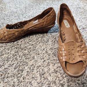 Amazing vintage leather hurache wedge sandals 6.5